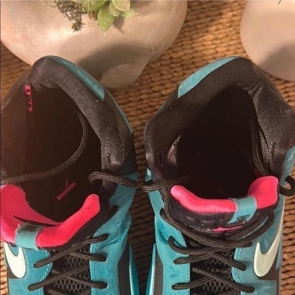 Nike LeBron 11 Gamma Blue Black Pink 621712-400 Youth Size 7Y Basketball Shoes - Picture 7 of 9